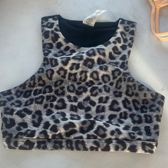 Good American Tops - Good American Leopard Print Crop Top